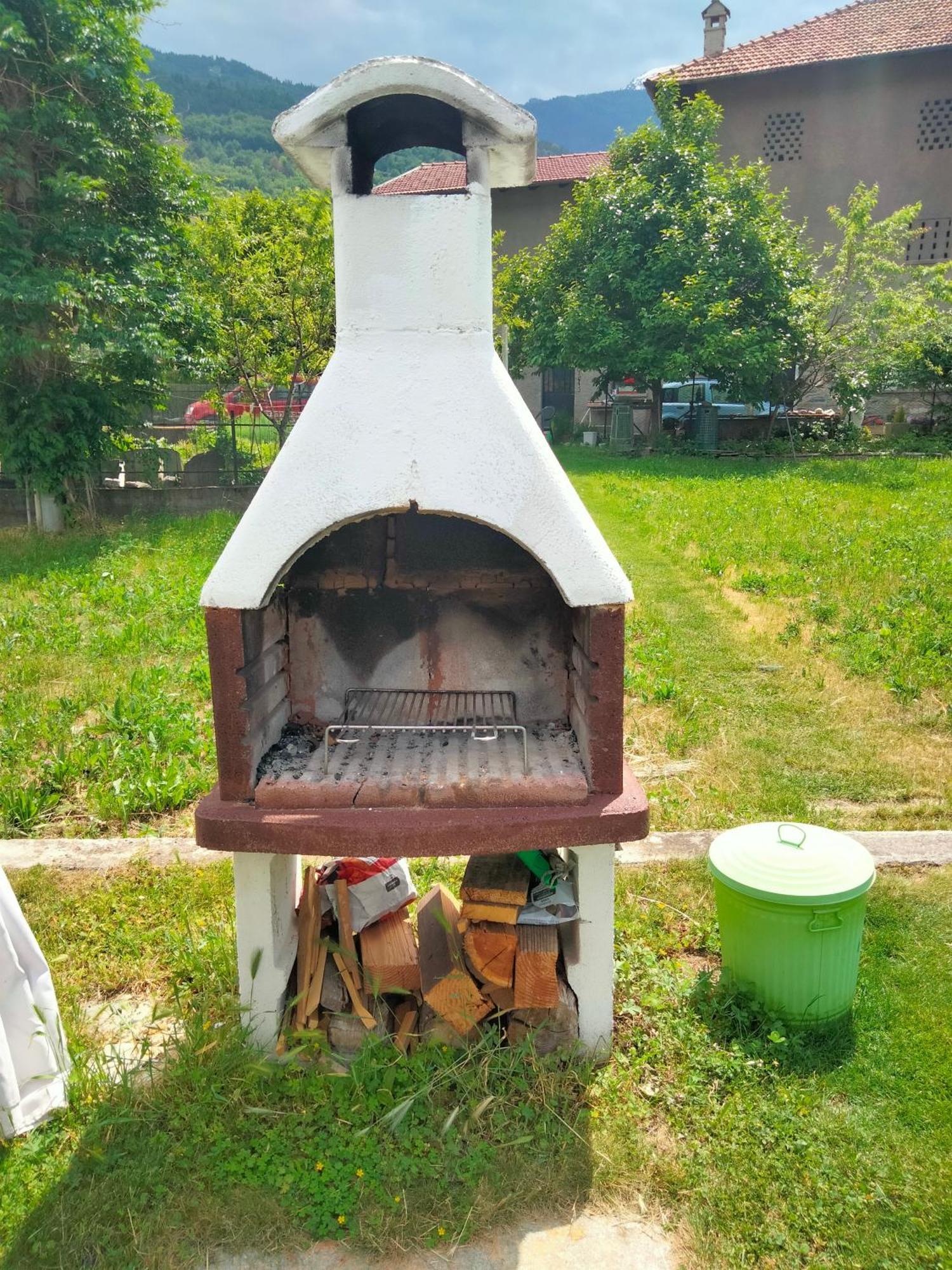 Appartamento Signorile Con Giardino アオスタ エクステリア 写真